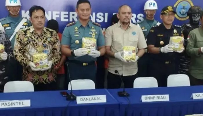 Drama Kejar-kejaran di Laut, TNI AL Tangkap Tiga Kurir Sabu Rp40 Miliar di Dumai
