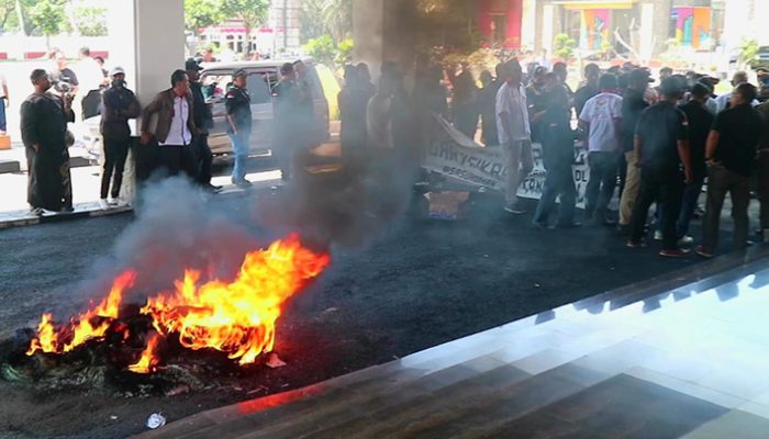 FPJPP Gelar Aksi Dramatis, Desak PJ Wali Kota Tasikmalaya Mundur