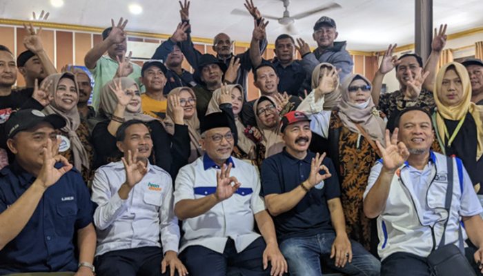 Sambangi Pasar Cikurubuk, Ahmad Syaikhu Janji Pasar Tradisional Jawa Barat Bebas Becek