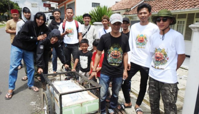 Paguyuban Sinar Panjalu Sebar Berkah, 82 Paket Sembako untuk Warga Sukamantri