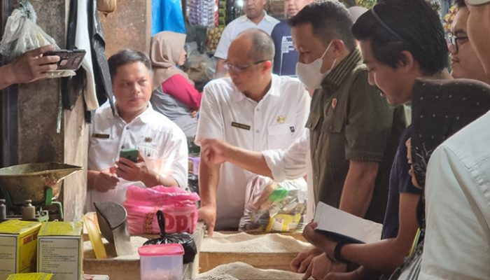 Pantau Harga dan Stok, Polres Tasikmalaya Gelar Sidak Pasar Tradisional Singaparna