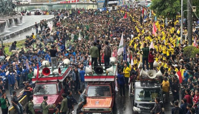 #IndonesiaGelap, Gerakan Mahasiswa Menuntut Transparansi Anggaran