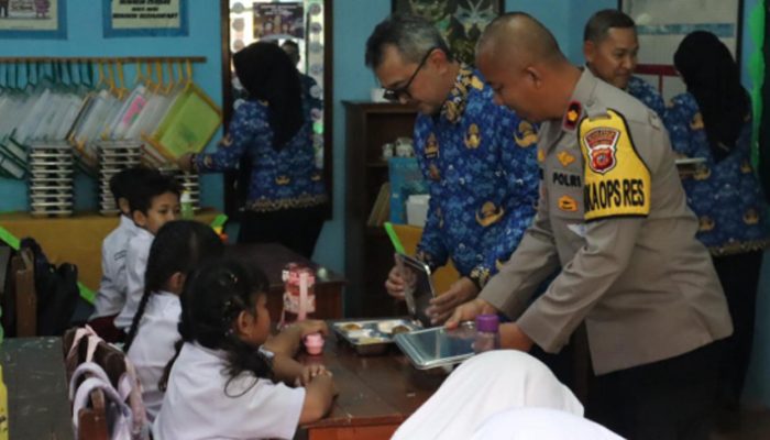 FORKOPIMDA Ciamis Tinjau Langsung Program Makan Bergizi Gratis untuk Siswa