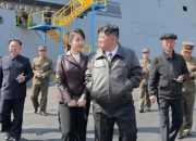 Kim Jong Un Luncurkan Kapal Perusak Baru, Didampingi Sang Putri