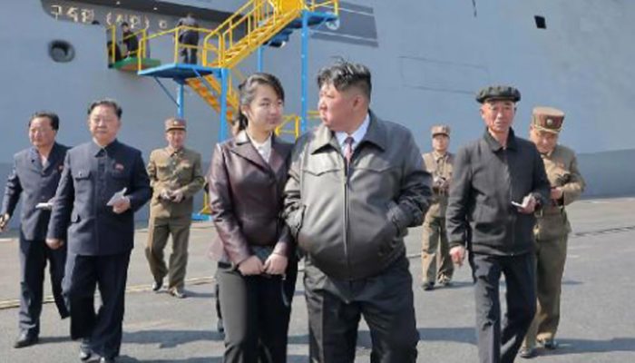 Kim Jong Un Luncurkan Kapal Perusak Baru, Didampingi Sang Putri