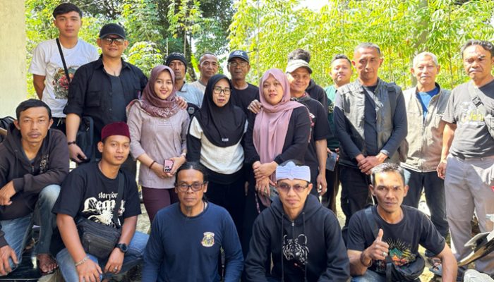 Paguyuban SOBAR Salurkan Baksos ke 71 KK di Kawali Ciamis