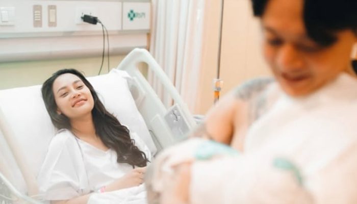 Erika Carlina dan DJ Panda Umumkan Kelahiran Baby Andrew, Komentar Denny Sumargo Jadi Sorotan