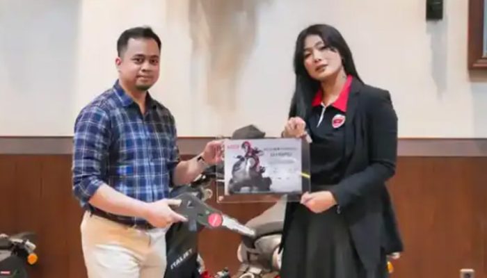 Italjet Dragster 250 Resmi Diserahkan ke Konsumen Pertama di Indonesia
