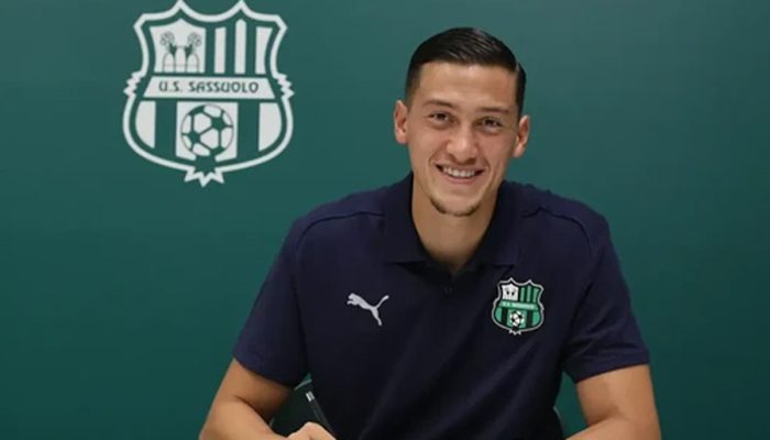 Jay Idzes Resmi Gabung Sassuolo, Kontrak hingga 2029 Senilai Rp151 Miliar