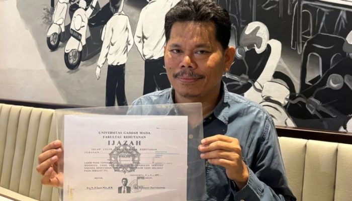 Ijazah Jokowi Diserahkan KPU, Kuasa Hukum Roy Rismon Tifa Sebut Ada Bagian Ditutup Tinta Hitam