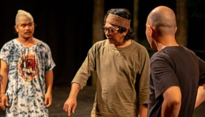 Teater Bukan Metafora Murahan