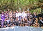 Jelang Ramadhan, Warga Cisaga Ciamis Lestarikan Tradisi Ngikis di Situs Singaperbangsa